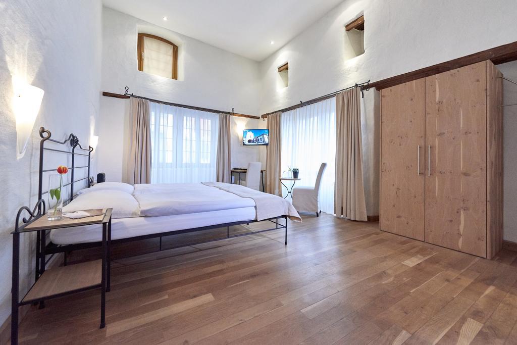 Hotel Restaurant Rathaus Тун Екстериор снимка