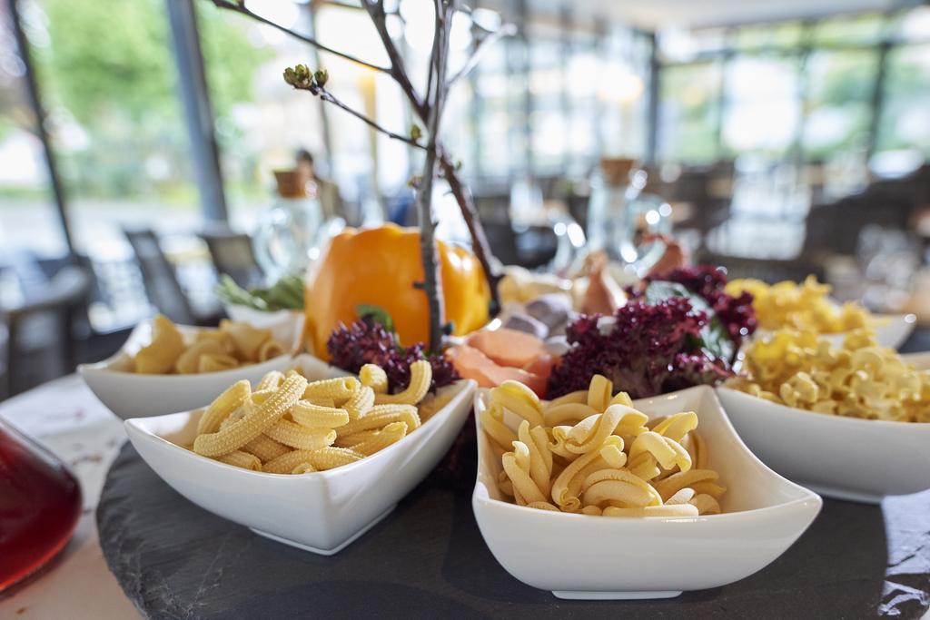 Hotel Restaurant Rathaus Тун Екстериор снимка