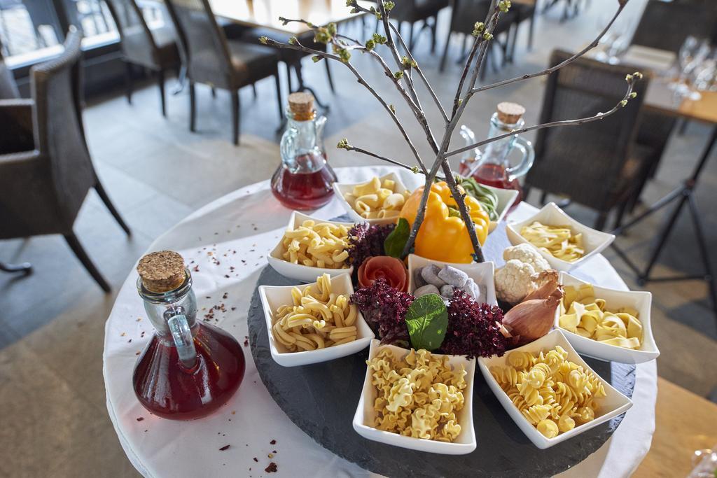 Hotel Restaurant Rathaus Тун Екстериор снимка