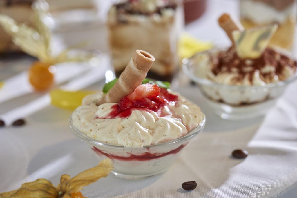 Hotel Restaurant Rathaus Тун Екстериор снимка