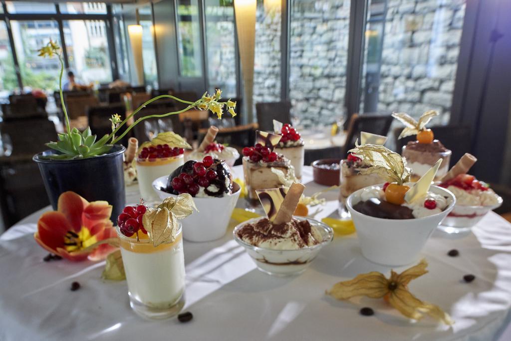 Hotel Restaurant Rathaus Тун Екстериор снимка