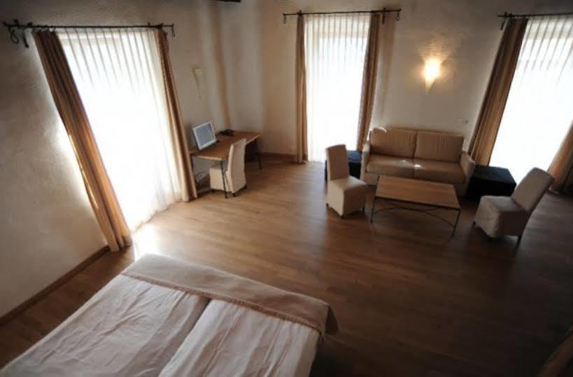 Hotel Restaurant Rathaus Тун Екстериор снимка