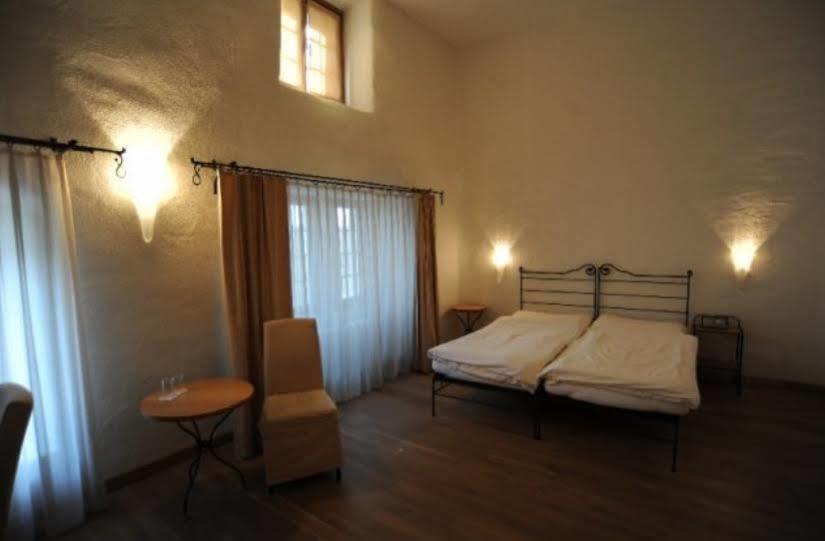 Hotel Restaurant Rathaus Тун Екстериор снимка