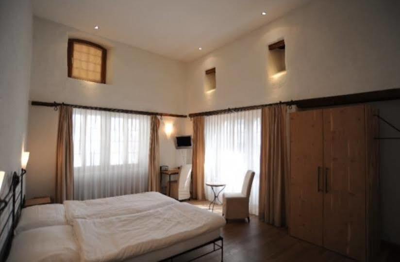 Hotel Restaurant Rathaus Тун Екстериор снимка