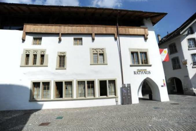Hotel Restaurant Rathaus Тун Екстериор снимка