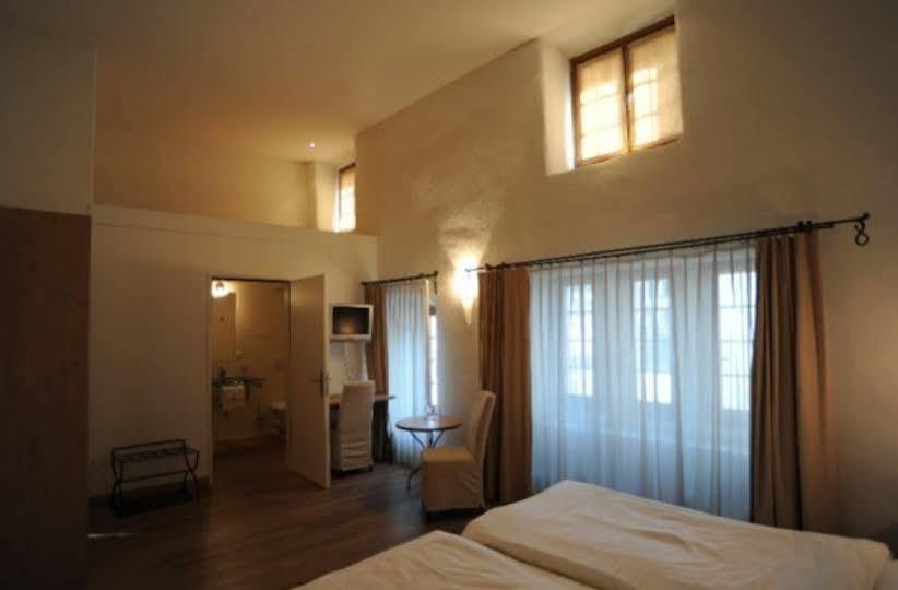 Hotel Restaurant Rathaus Тун Екстериор снимка